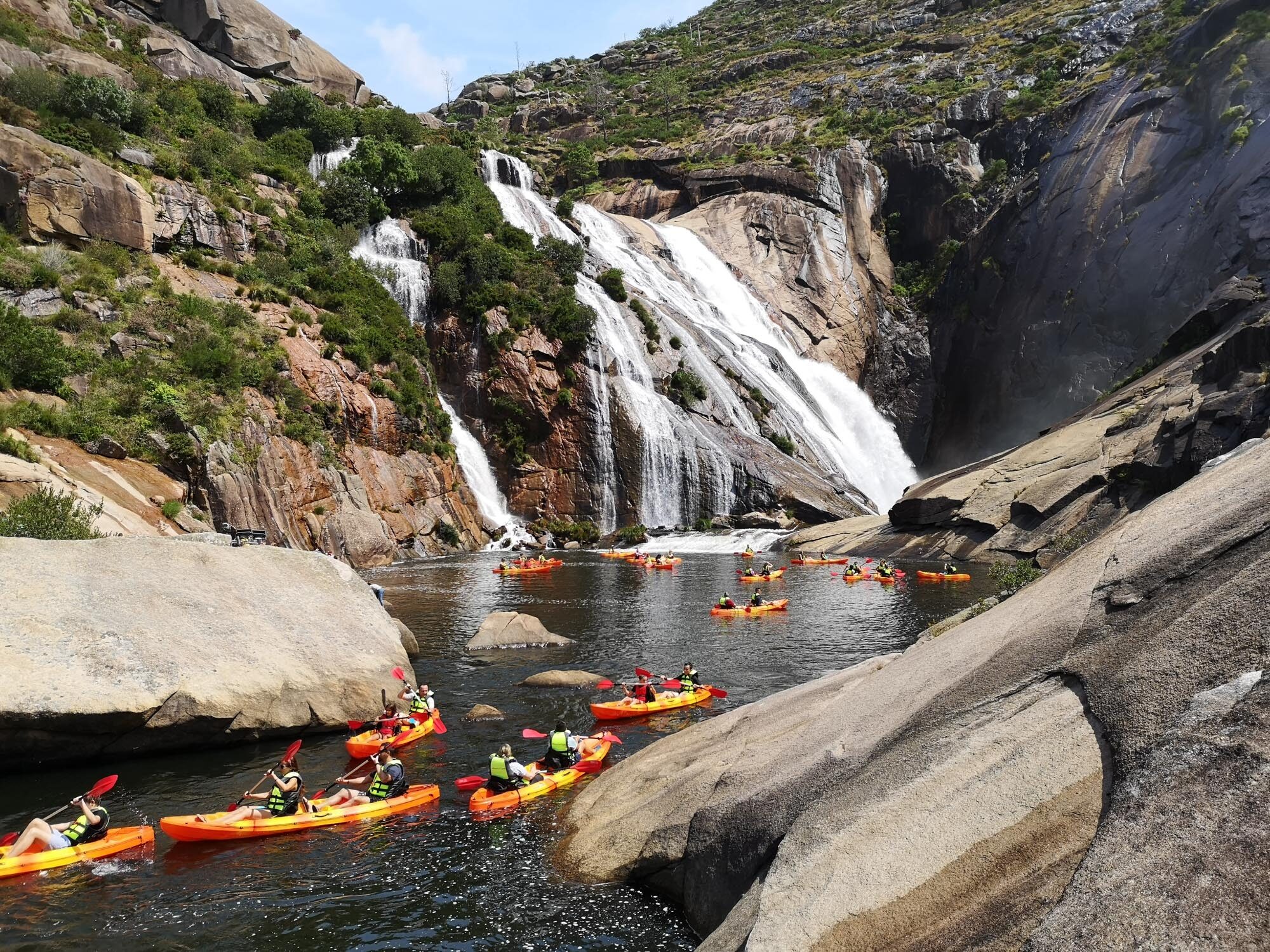 Kayak en la cascada de Ézaro, una experiencia activa en Costa da Morte